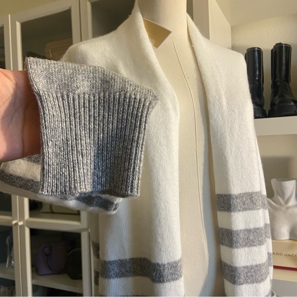 NWT Michael Kors Light Gray and White Cardigan Sweater - Picture 4 of 5